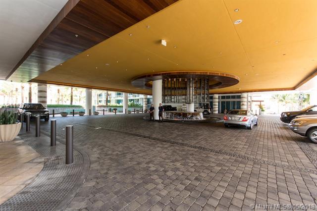 Carillon Center Tower Wellness Resort & Residences image #17
