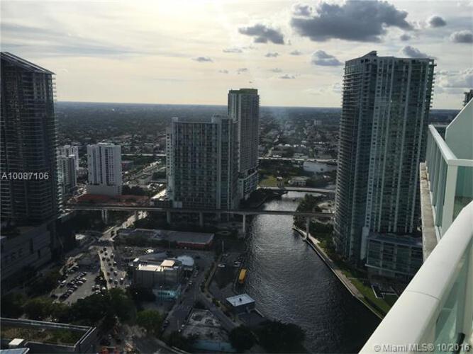 Brickell on the River South image #29