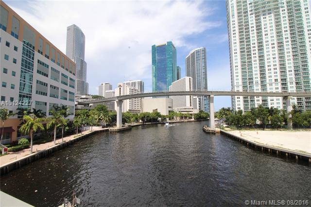 Brickell on the River South image #2