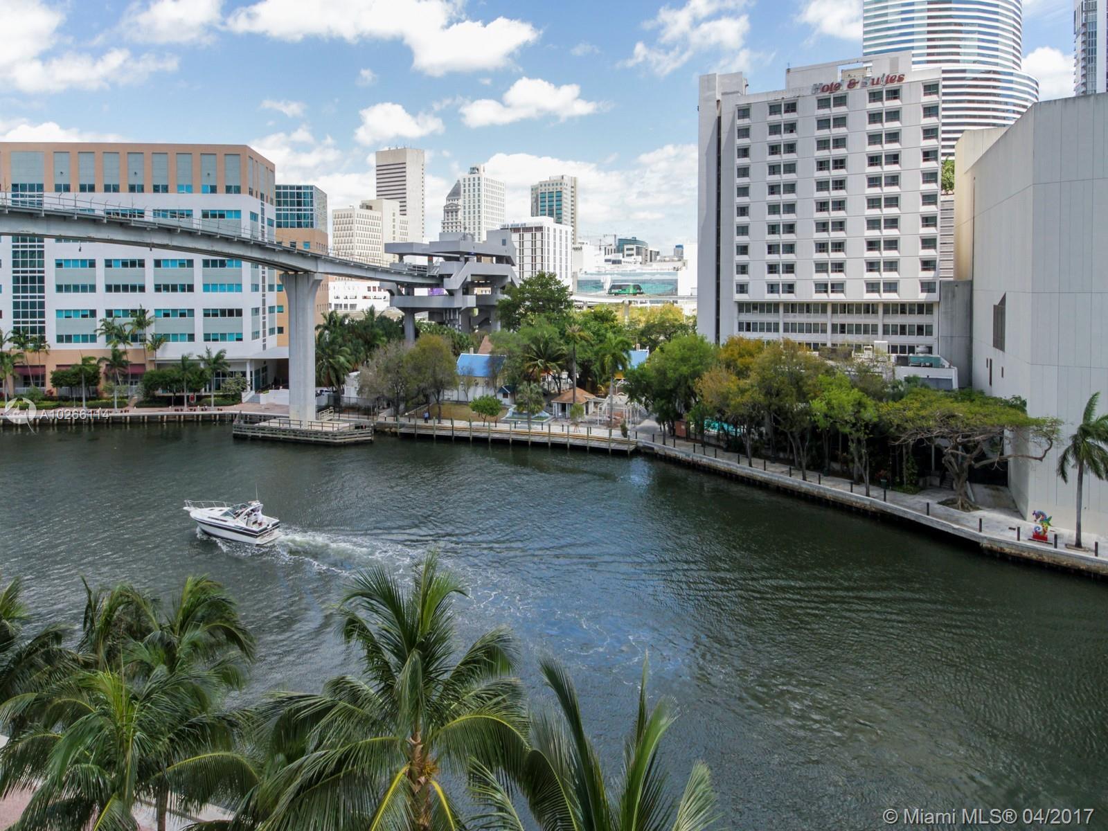 Brickell on the River South image #21