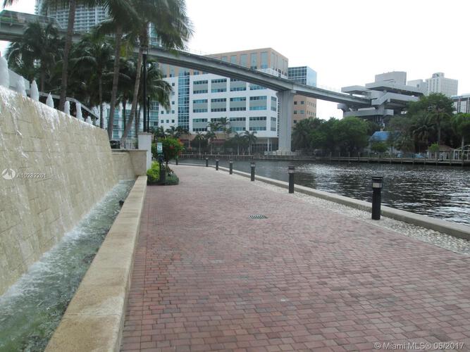 Brickell on the River North image #39