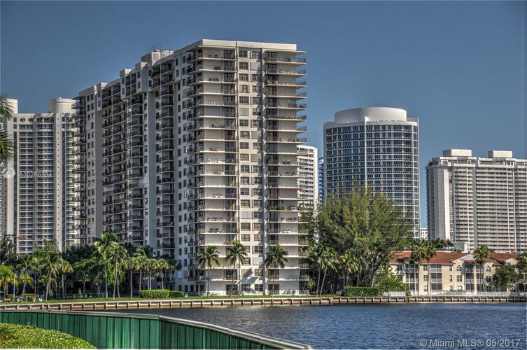 Biscayne Cove image #22