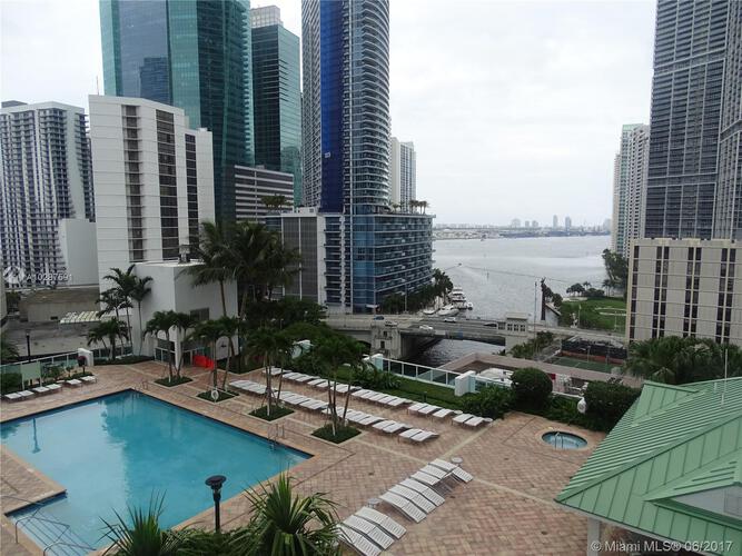 Brickell on the River North image #35