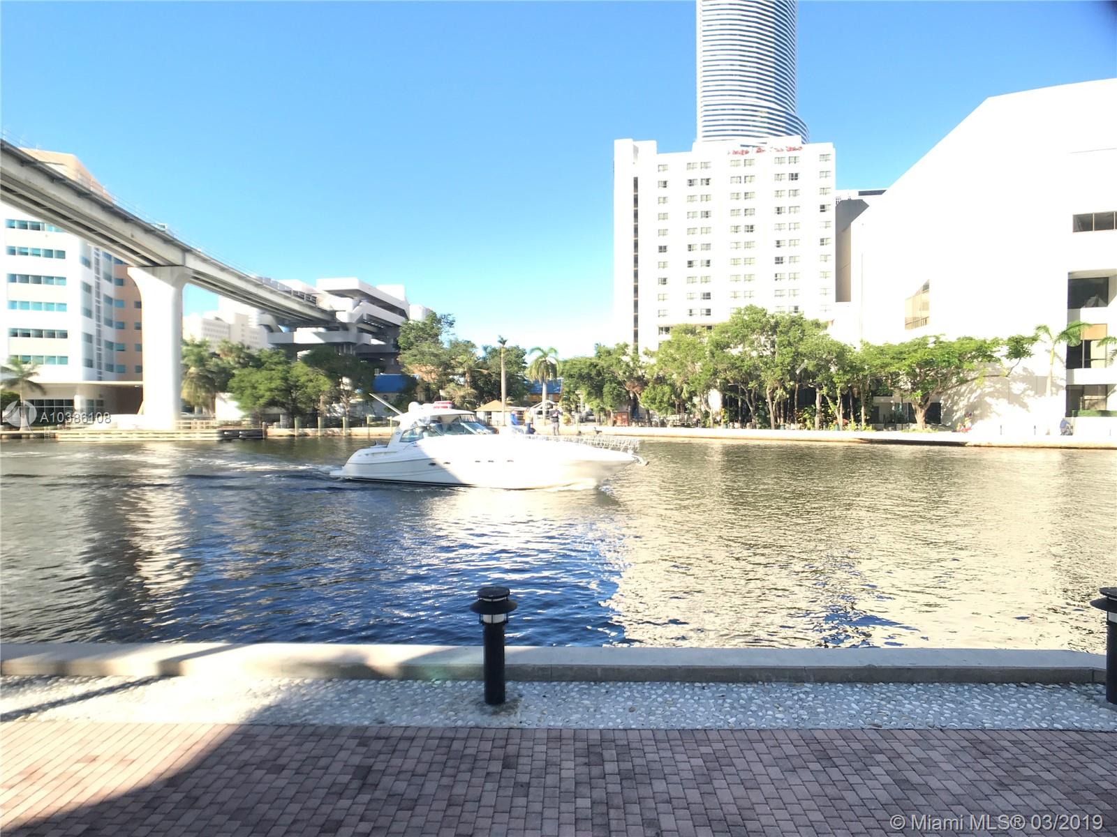 Brickell on the River North image #20