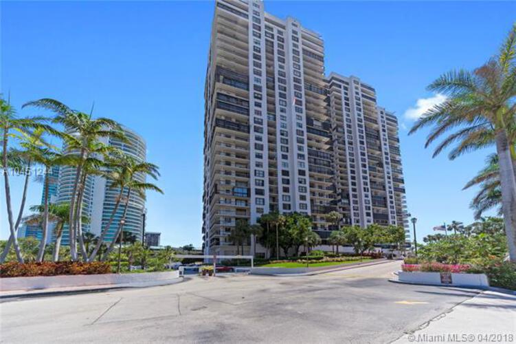 Brickell Bay Club Unit #903 Condo for Sale in Brickell - Miami Condos |  CondoBlackBook