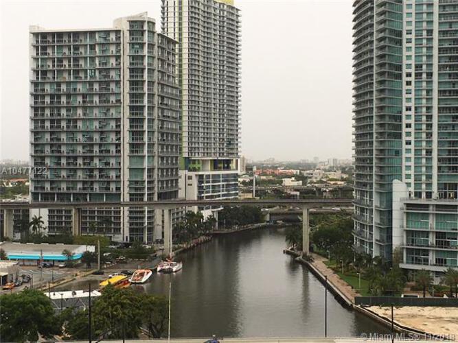 Brickell on the River North image #13