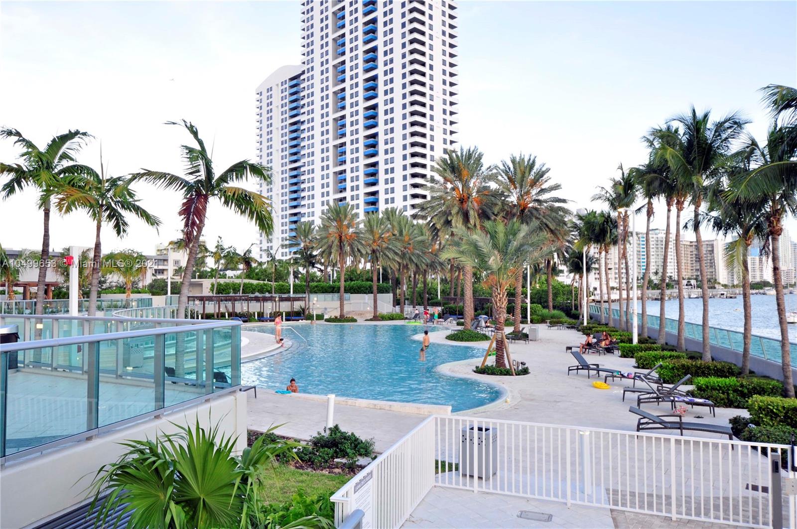 Flamingo South Beach Unit #980s Condo For Sale In South Beach - Miami 