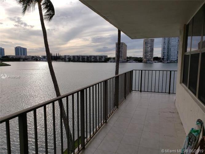 Biscayne Cove image #18