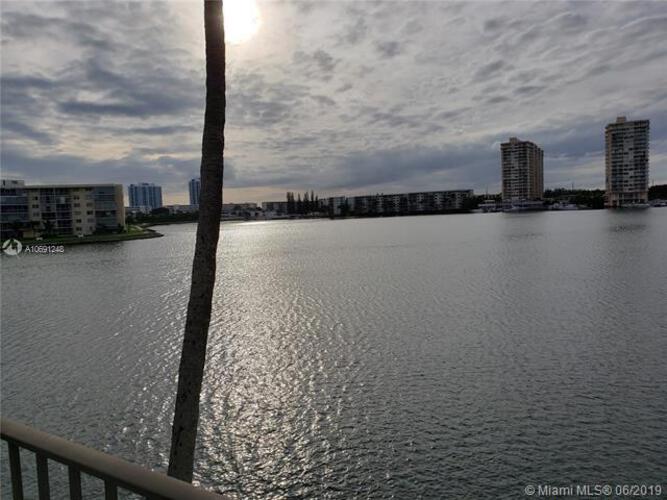 Biscayne Cove image #20