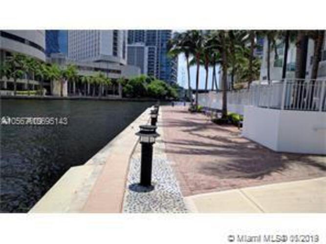 Brickell on the River North image #6