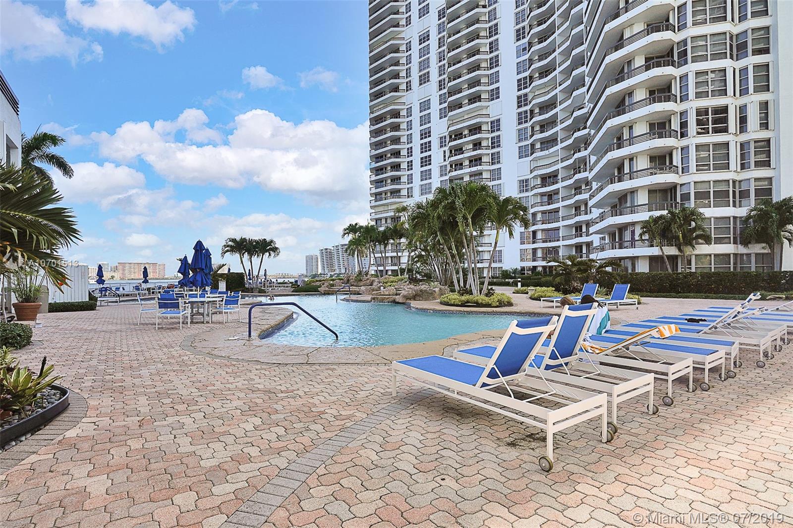 Mystic Pointe 200 Unit #901 Condo in Aventura | CondoBlackBook