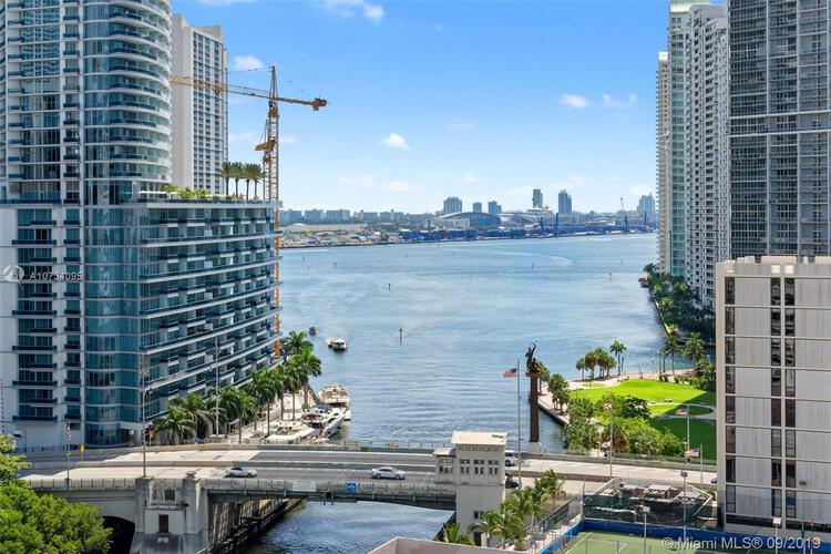 Brickell on the River North image #18