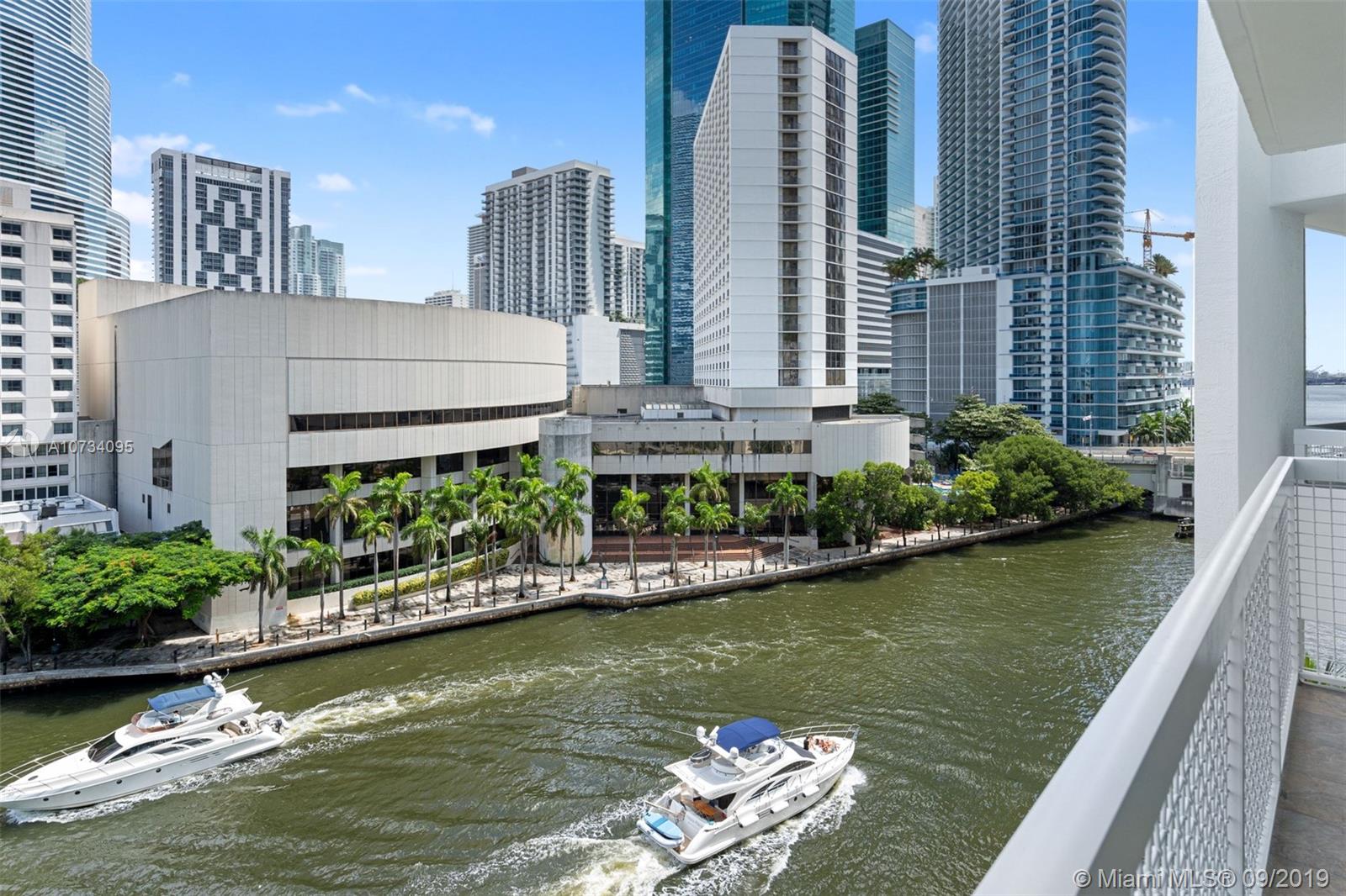 Brickell on the River North image #23