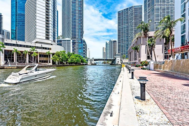 Brickell on the River North image #54