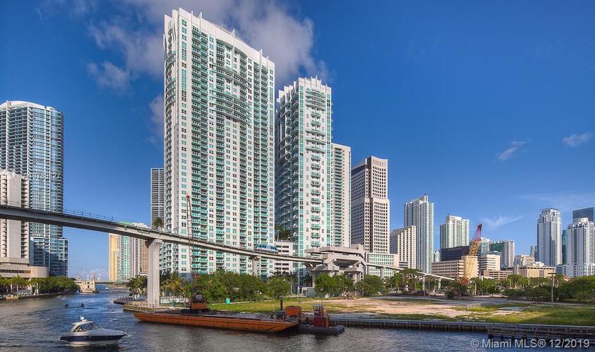Brickell on the River North image #14
