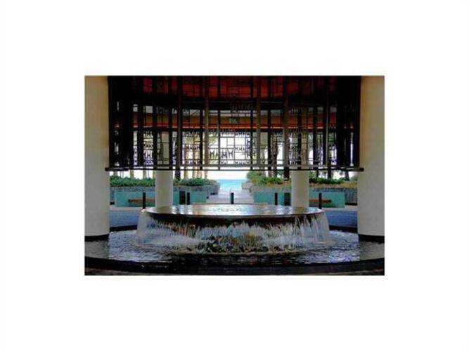 Carillon Center Tower Wellness Resort & Residences image #2
