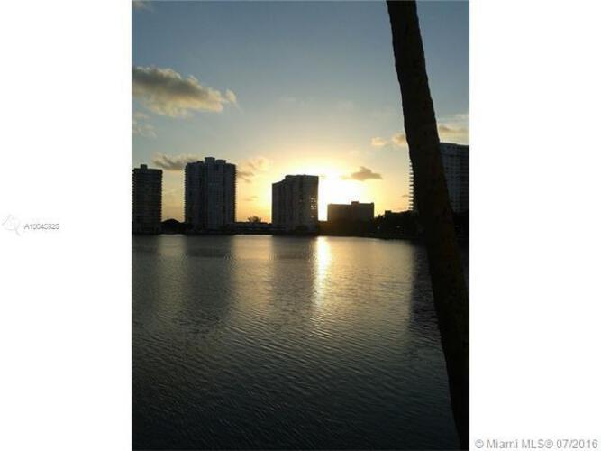 Biscayne Cove image #28