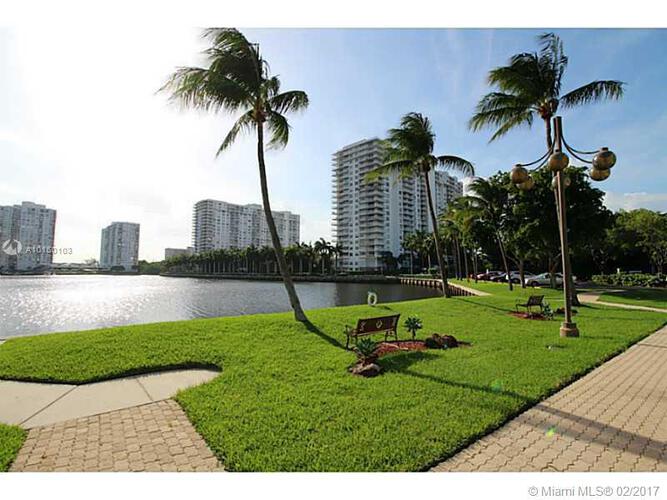 Biscayne Cove image #6