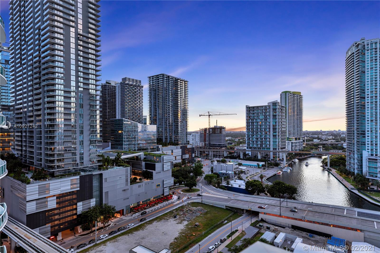 Brickell on the River North image #27