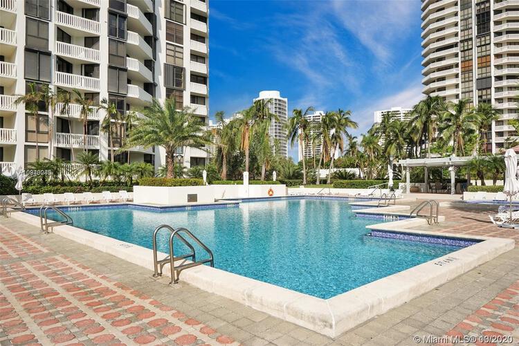 Williams Island 1000 Unit #402 Condo in Aventura | CondoBlackBook