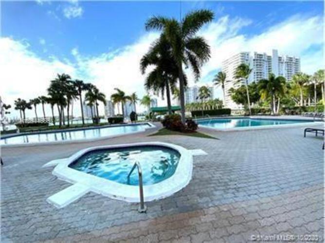 Biscayne Cove image #16