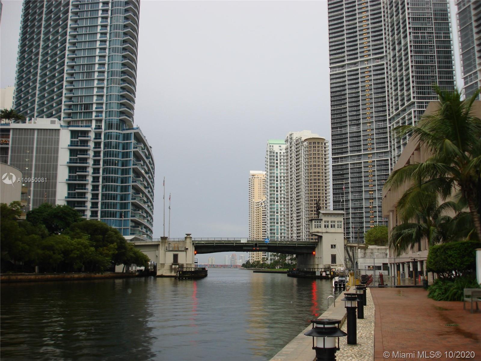 Brickell on the River South image #18