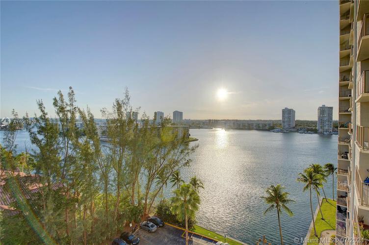 Biscayne Cove image #16