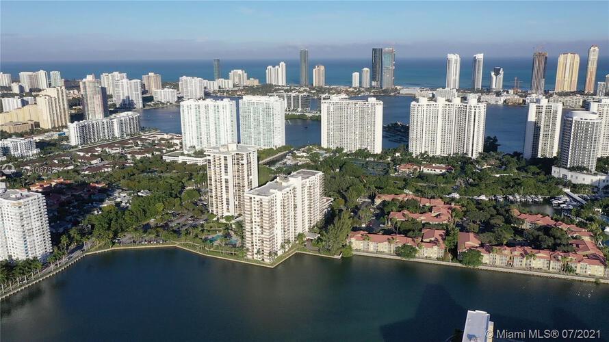 Biscayne Cove image #23
