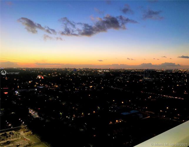 Skyline On Brickell image #18