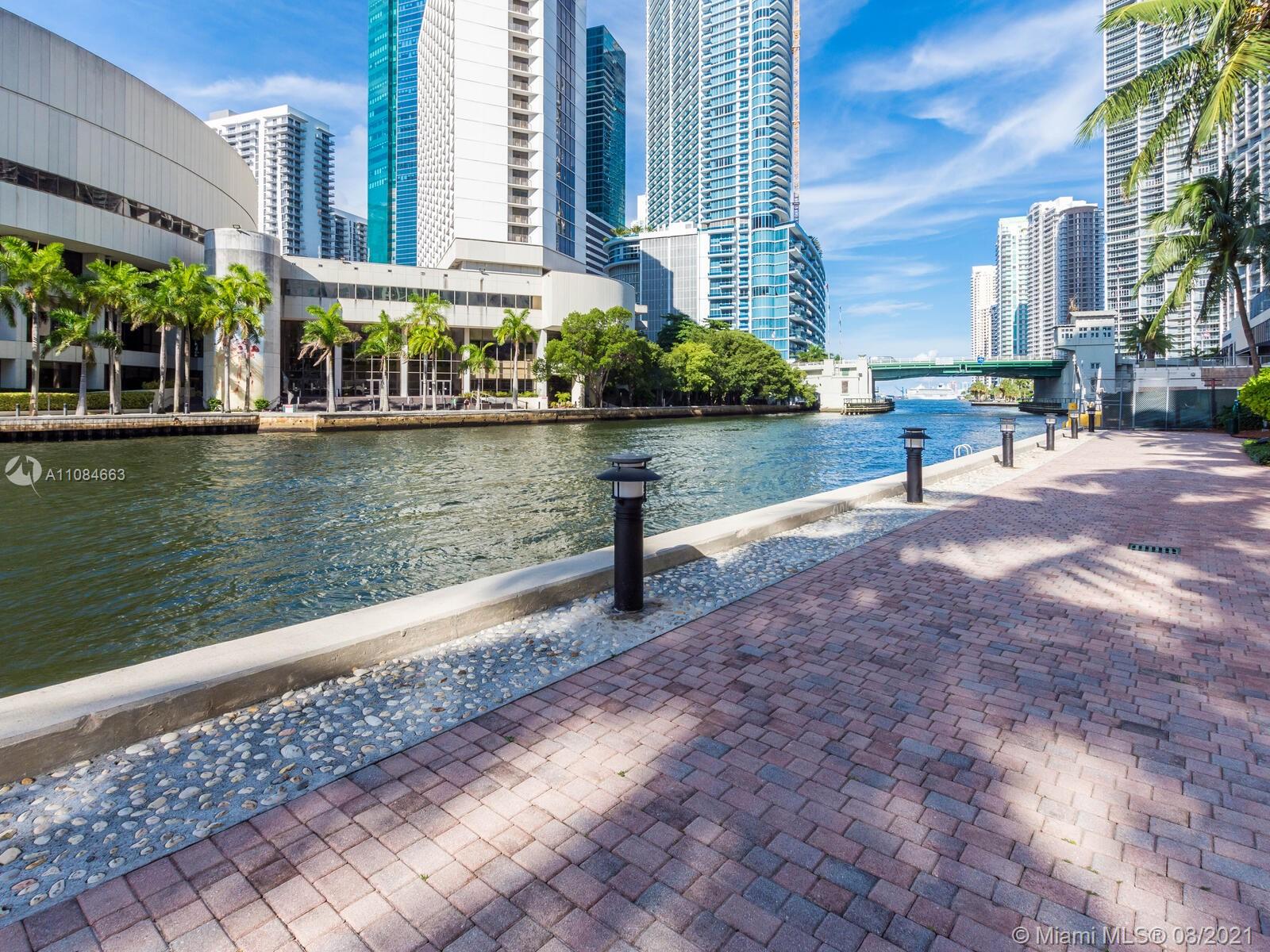 Brickell on the River South image #71
