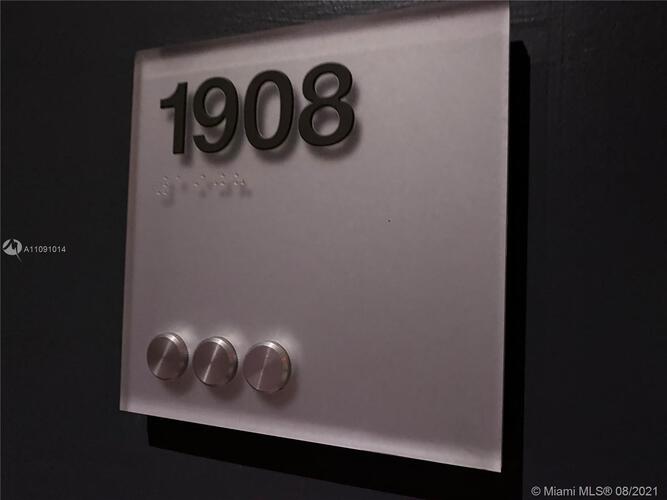 500 Brickell image #19