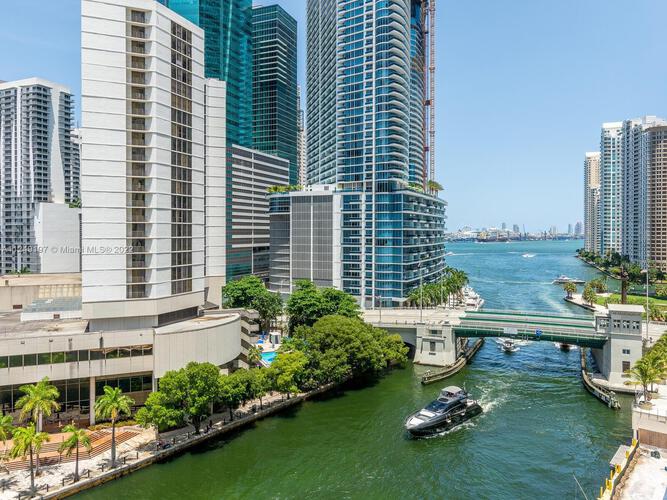 Brickell on the River South image #47