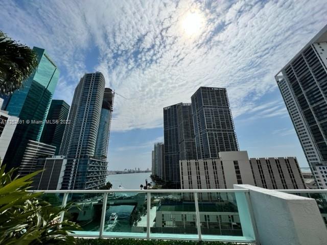 Brickell on the River South image #32