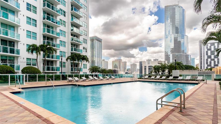 Brickell on the River North image #37
