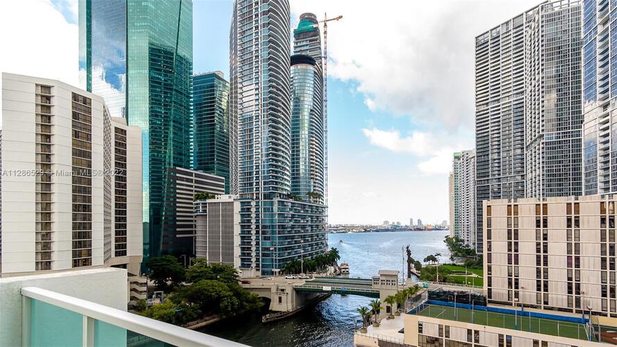 Brickell on the River North image #41
