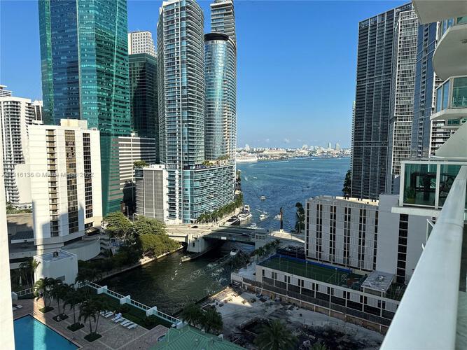Brickell on the River South image #13