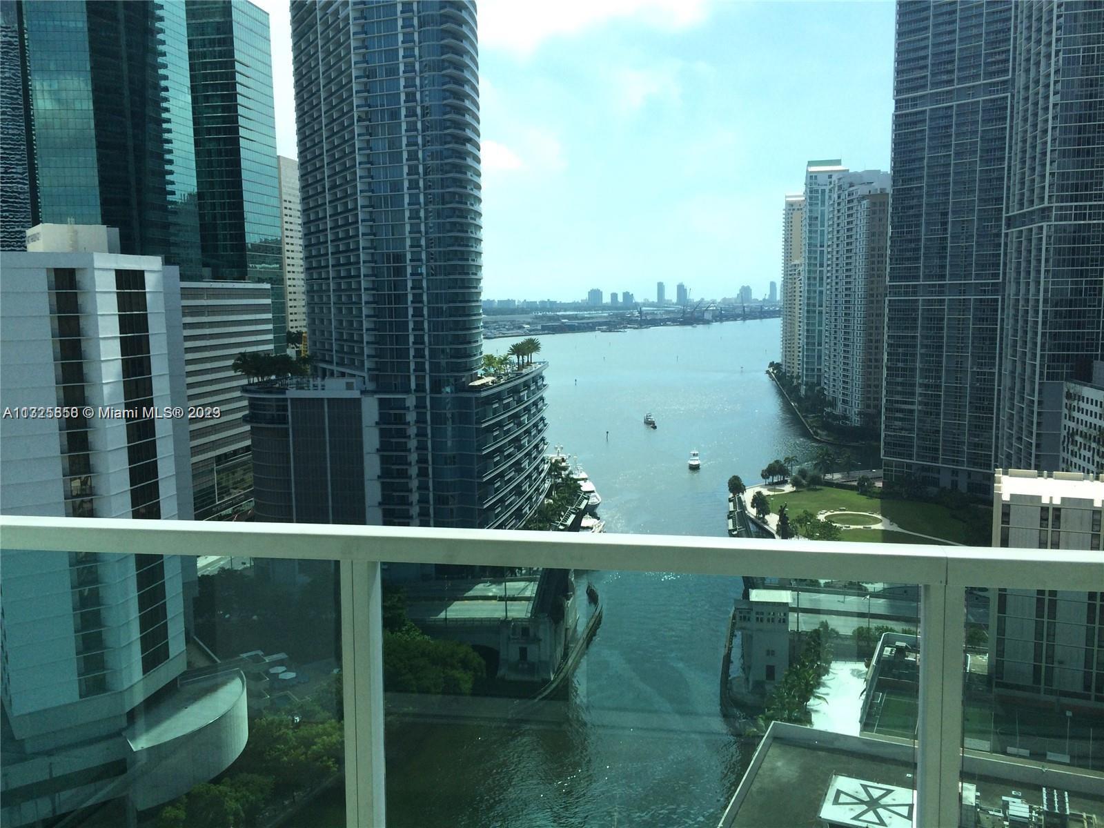 Brickell on the River North image #5