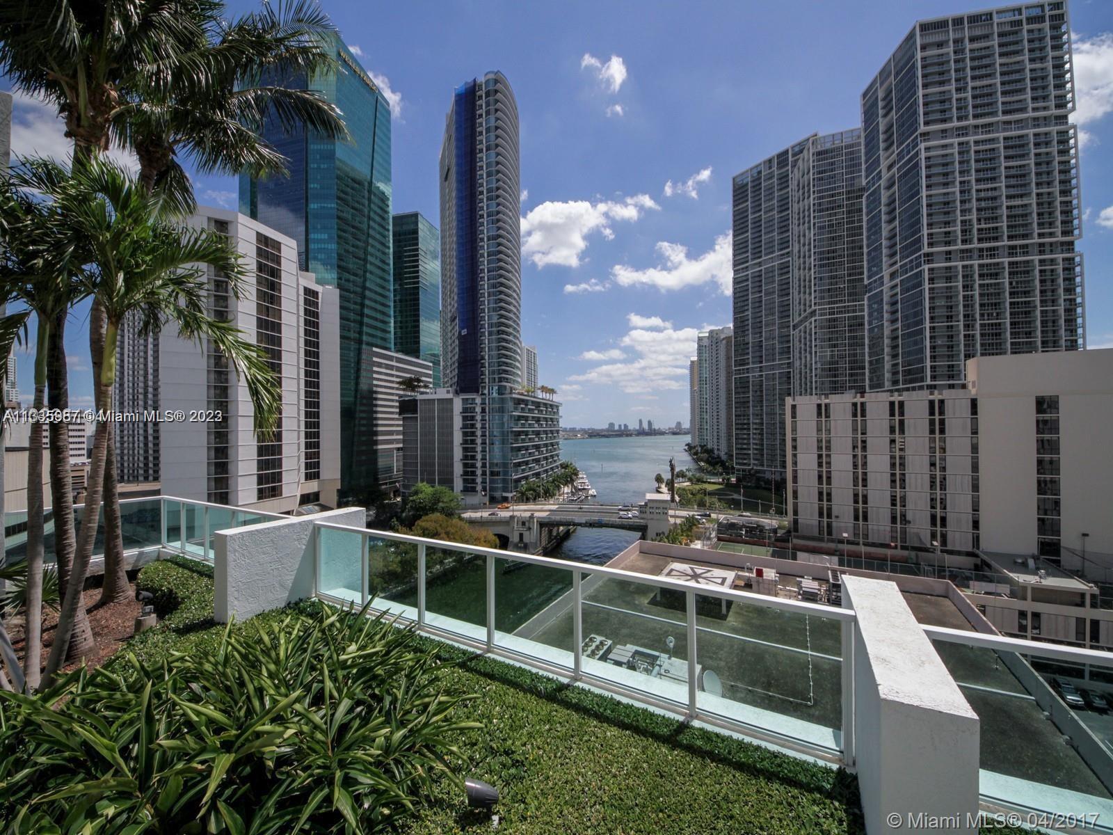 Brickell on the River South image #16