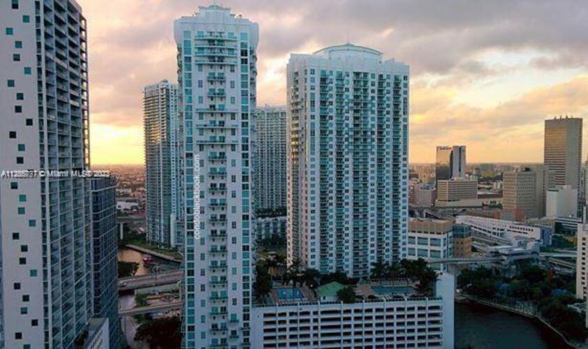 Brickell on the River North image #14