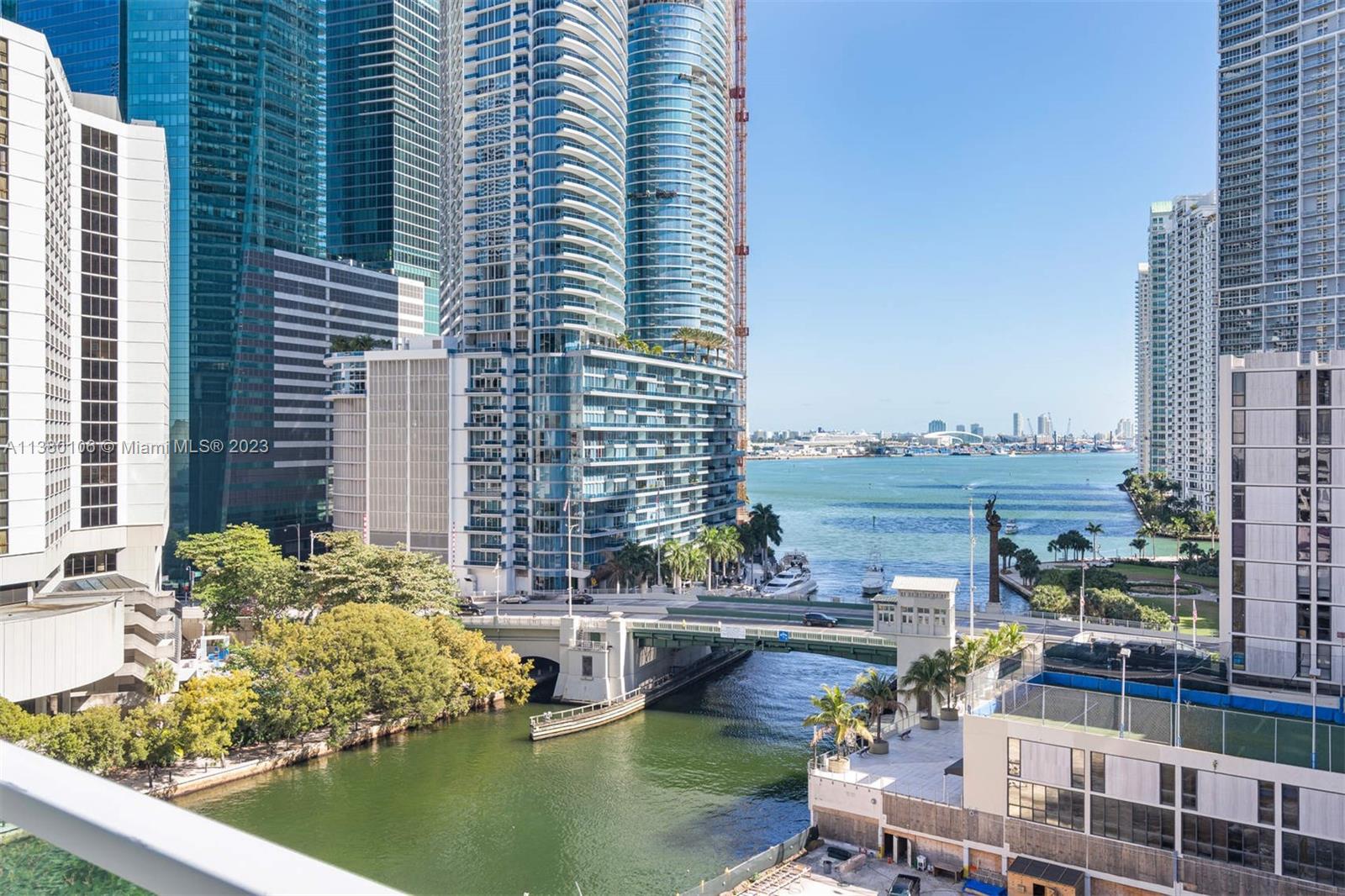Brickell on the River South image #19