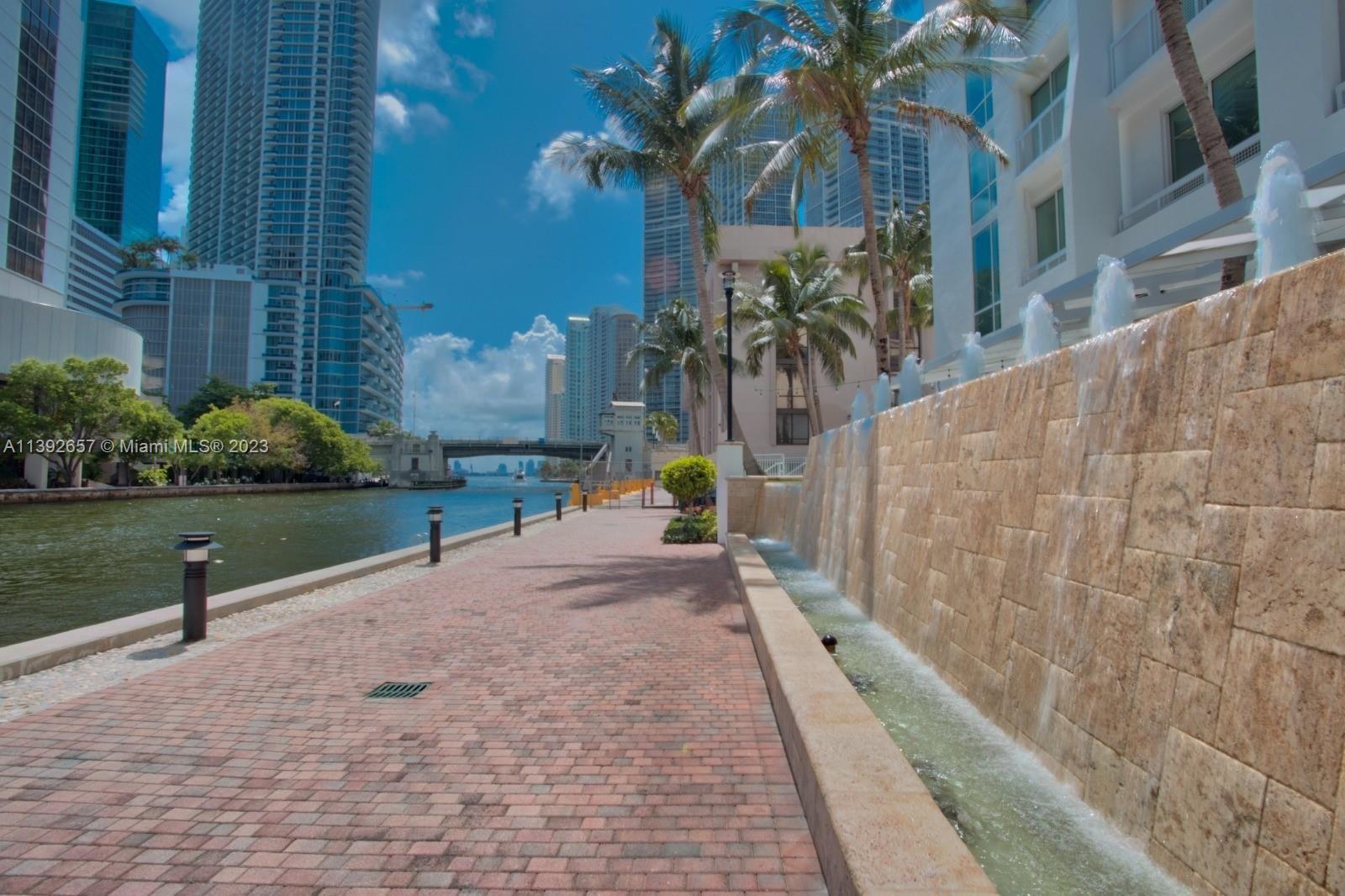 Brickell on the River South image #35