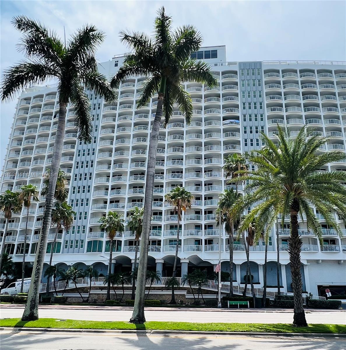 Carriage House Unit #135 Condo For Sale In Mid-beach - Miami Beach 