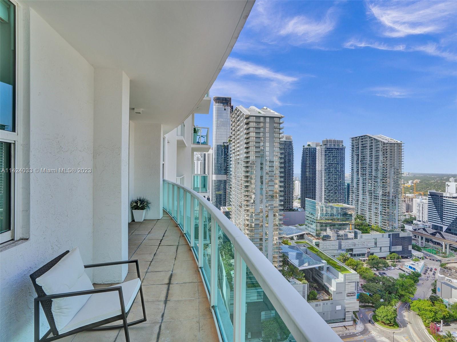 Brickell on the River North image #33