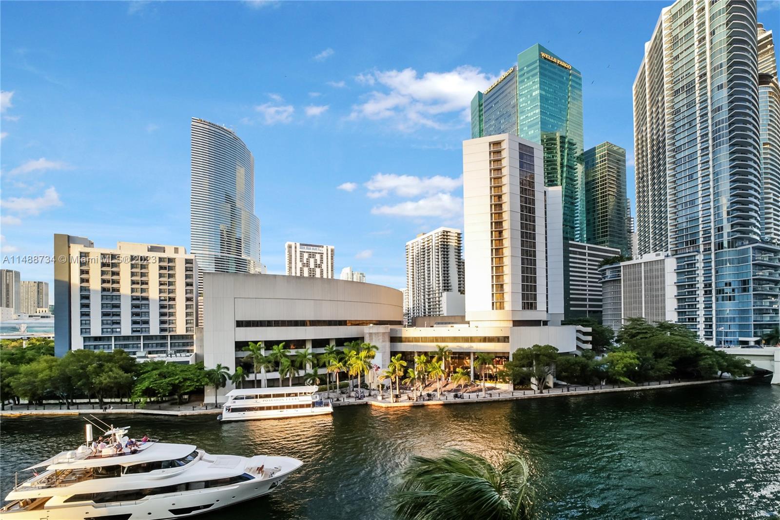Brickell on the River South image #53