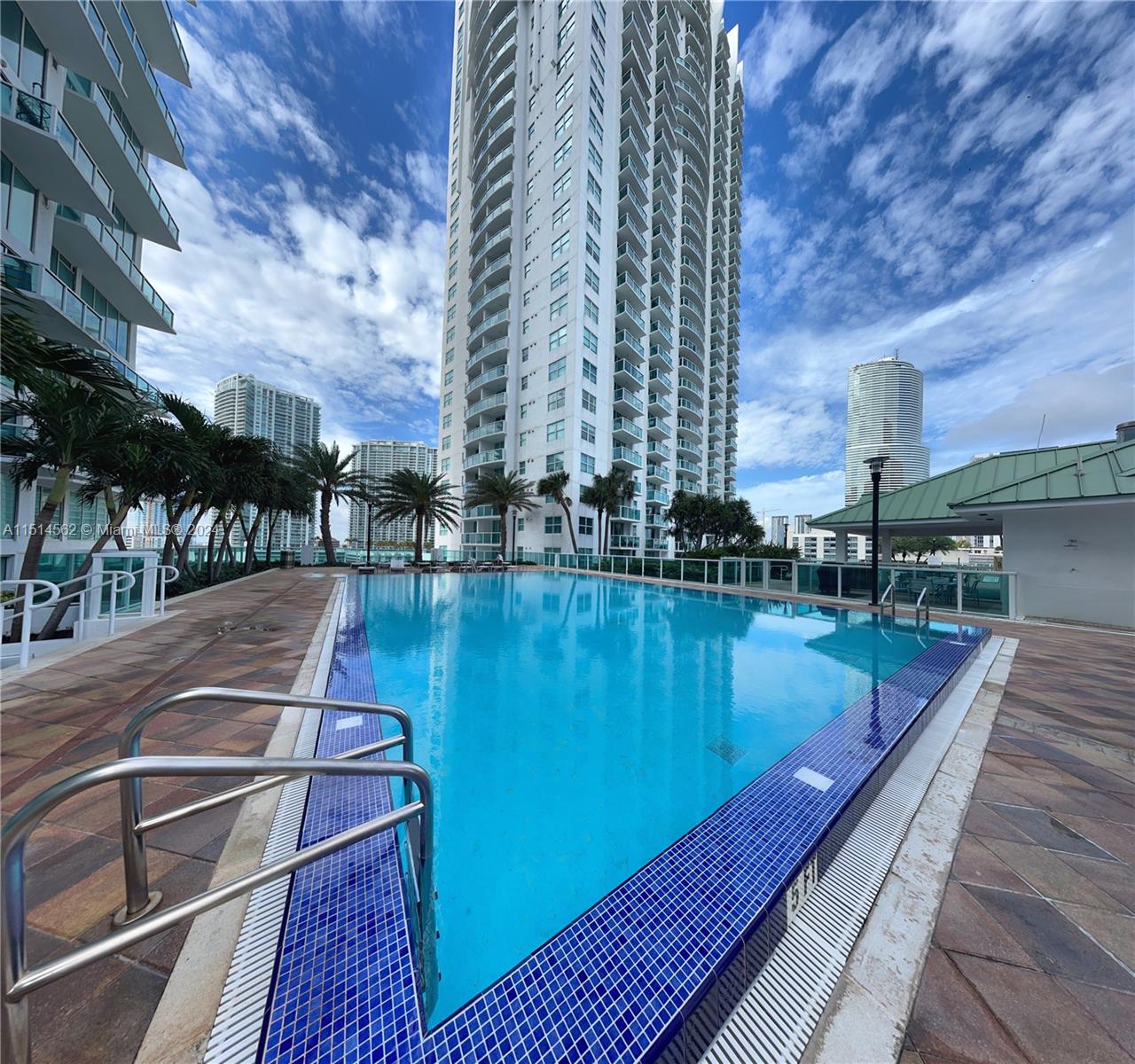 Brickell on the River North image #11