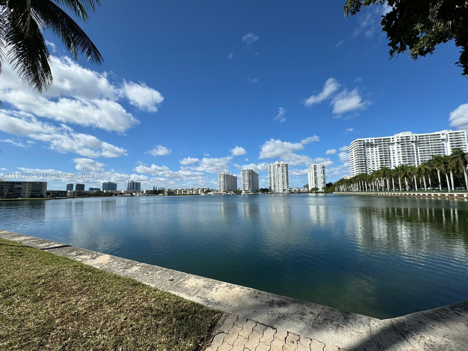 Biscayne Cove image #19