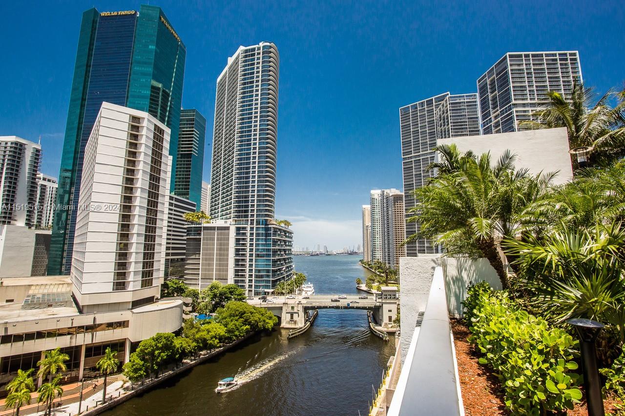 Brickell on the River North image #30