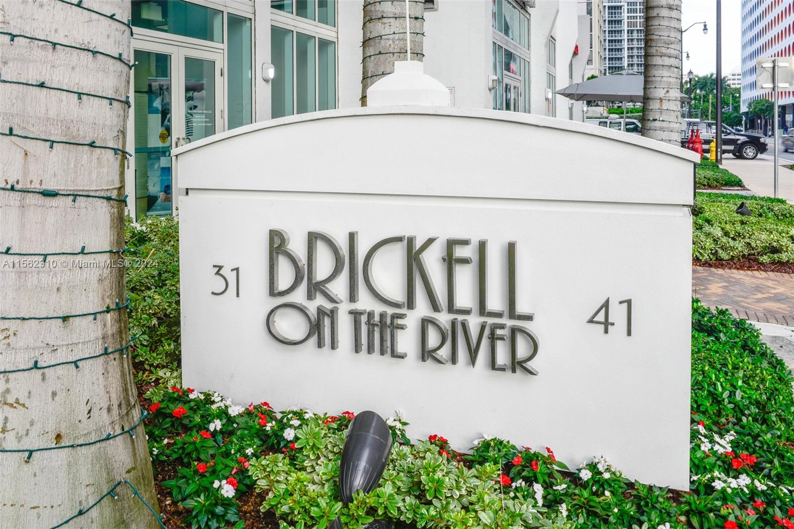 Brickell on the River South image #33