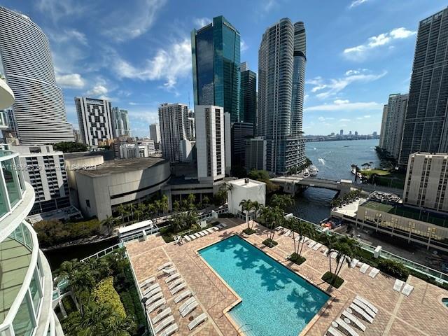 Brickell on the River North image #22